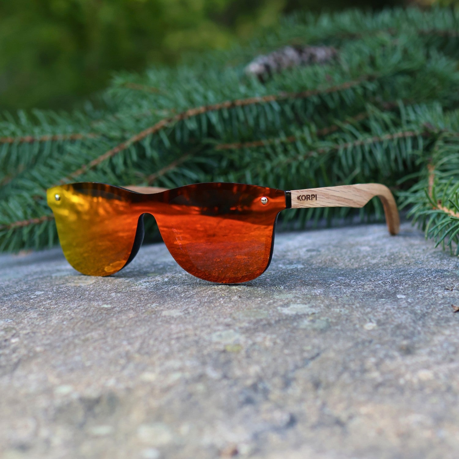 Korpi aurinkolasit polarisoidut linsseillä ja tyylikkäillä puusangoilla – suomalainen verkkokauppa.